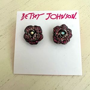 NWT Betsy Johnson Flower Stud Earrings
